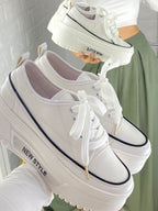 TENIS NEW STYLE CREMA Y BLANCO